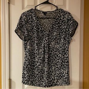 East 5th Blouse Black and White design, short sleeve v-neck